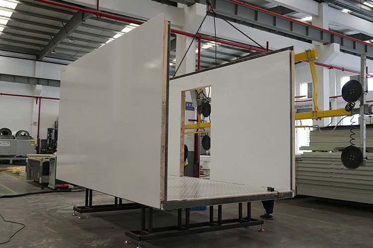 Установите боковую панель 2