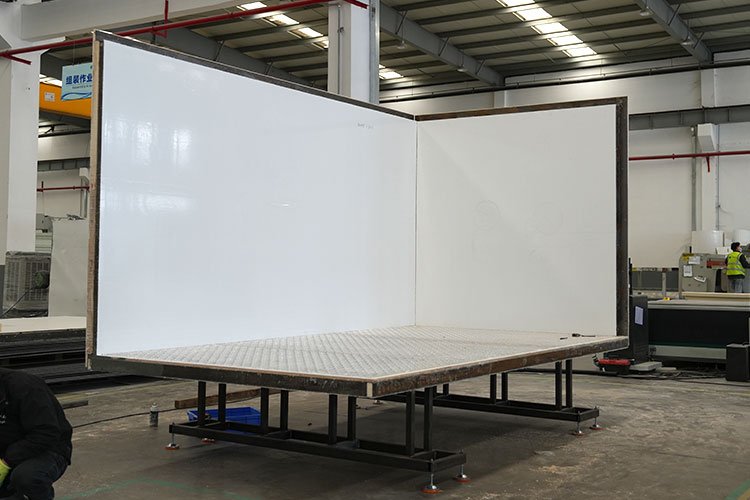 Установите боковую панель