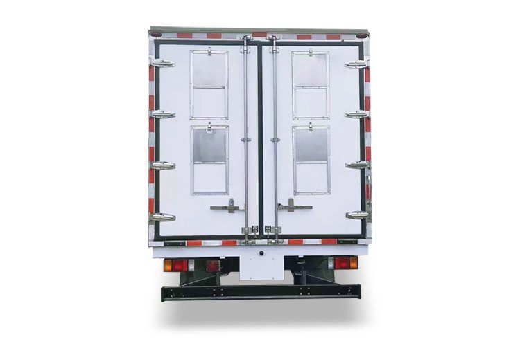 Pollitos de un día transportan cadáveres de camiones 03